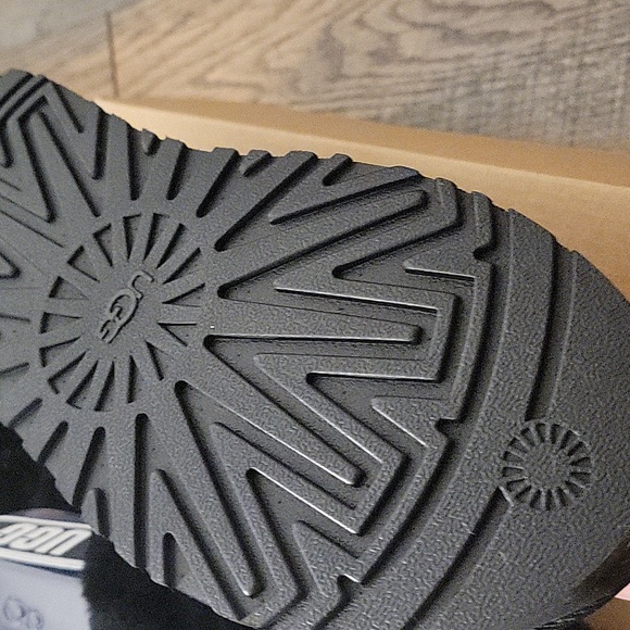 Ugg slippers - Picture 6 of 7